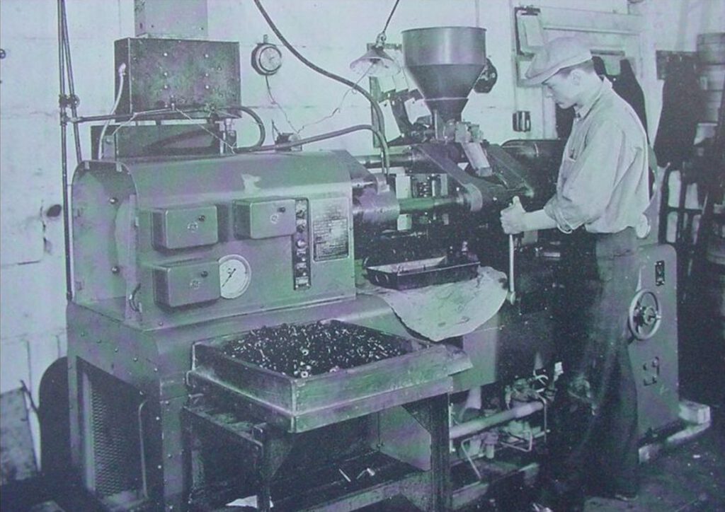 מפעל פלסטיק בשנת 1937